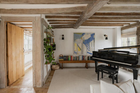 262786 - Nine Elms Farmhouse, Ringshall-24.jpg