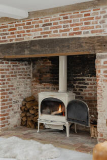 262780 - Nine Elms Farmhouse, Ringshall-18.jpg