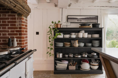 262764 - Nine Elms Farmhouse, Ringshall-2.jpg