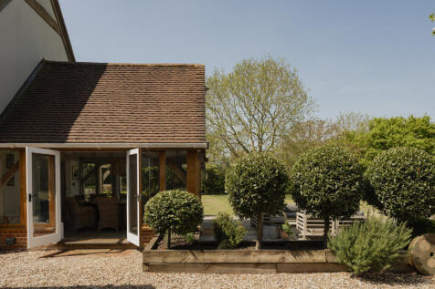 280920 - Nine Elms, Ringshall (exteriors)-14.jpg