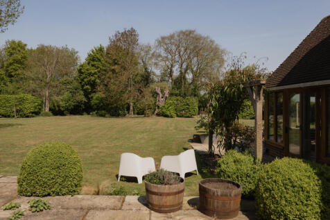 280882 - Nine Elms, Ringshall (exteriors)-6.jpg