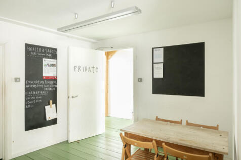 263085 - 25 Silver Street ph45 copy.jpg