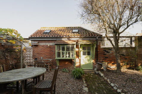 321163 - Swan House, Mistley-15.jpg