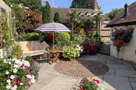 Picture of patio in the summer