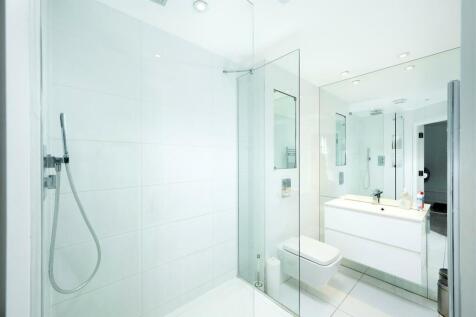Shower room - Centurion House.jpeg