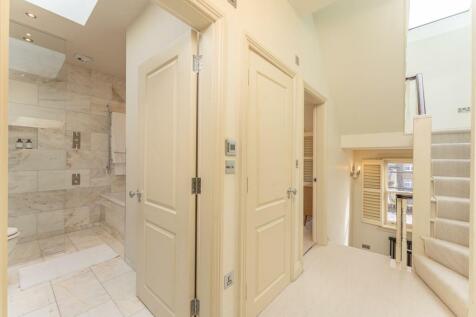 Hallway 2 - Regents Park Road .jpg