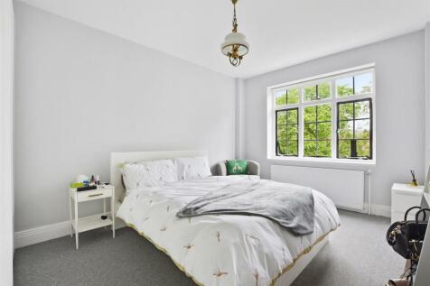 Principal bedroom - Florence Court.JPG