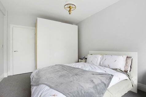 Principal bedroom 2 - Florence Court.JPG