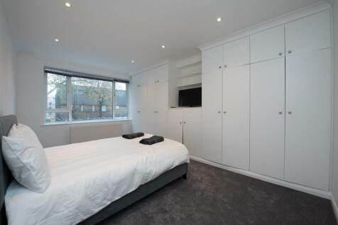 Principal bedroom -BC..JPG