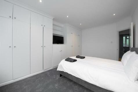 Principal bedroom 2 -BC..JPG