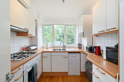 Kitchen - BC .JPG