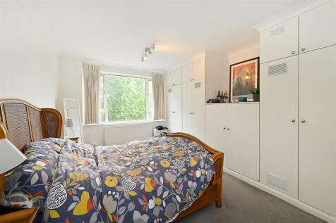 Principal bedroom - BC .JPG