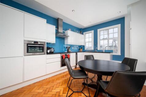 Kitchen - Chiltern Court.jpeg