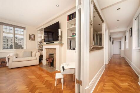 Reception room-Hallway - Chiltern Court.jpeg