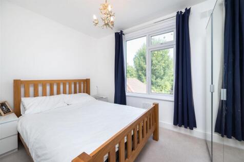 Chatsworth Road bedroom 1.jpeg