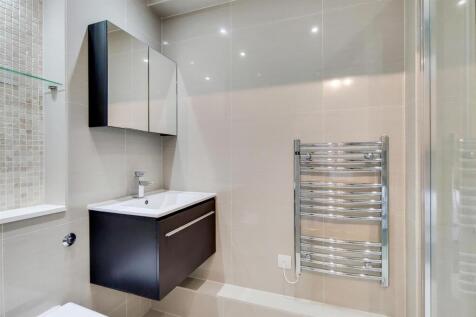 8_Ensuite 2-0.jpg