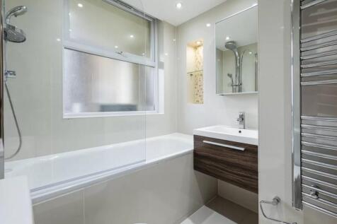 Bathroom 1.jpg
