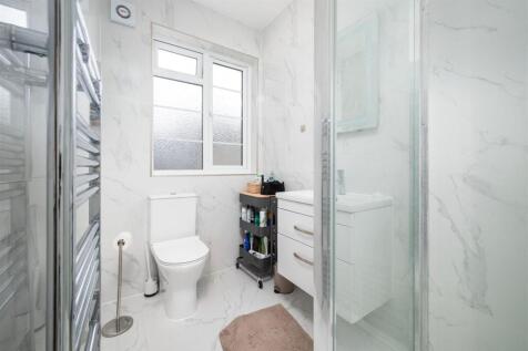 Shower room - Marlow Court.jpeg