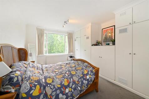 Principal bedroom - BC .JPG