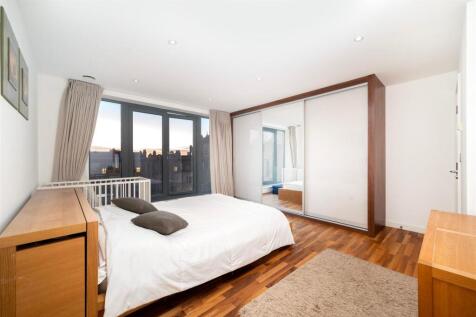 Principal bedroom one - Winterton House.jpeg