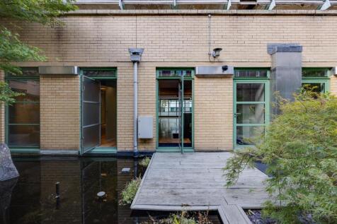 The Glass Building 105-6.jpg