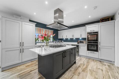 KITCHEN DINING ROOM