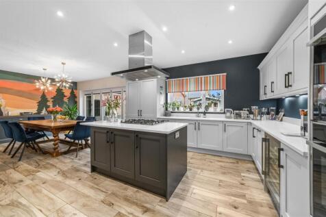KITCHEN DINING ROOM