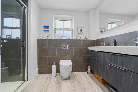 EN-SUITE TO BEDROOM ONE