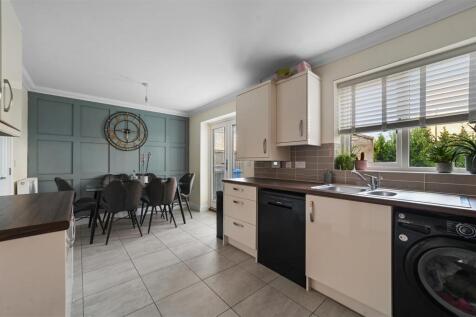 KITCHEN DINING ROOM