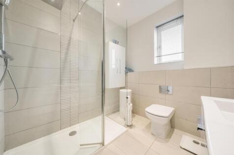 EN-SUITE TO BEDROOM ONE