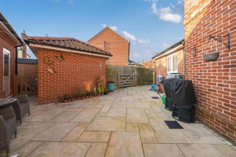 REAR COURTYARD AREA