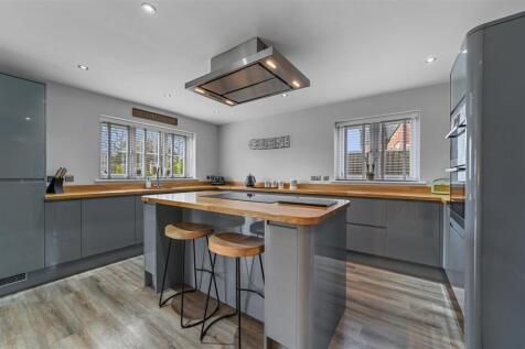 KITCHEN DINING ROOM