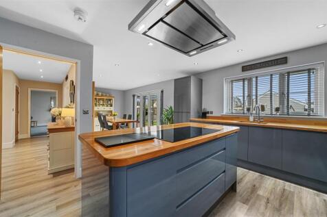 KITCHEN DINING ROOM