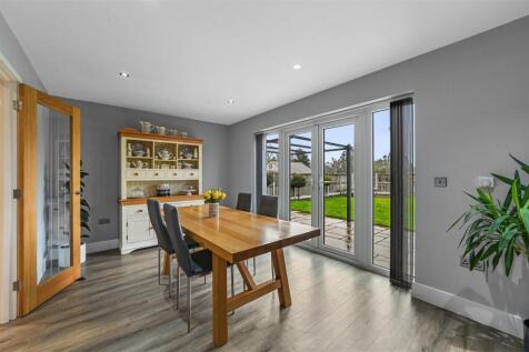 KITCHEN DINING ROOM