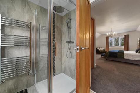 EN-SUITE TO BEDROOM ONE