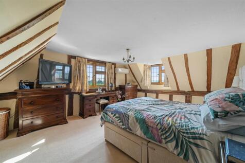 Bedroom 1.JPG