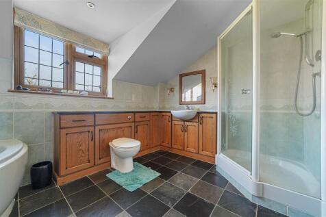 Family Bathroom.JPG