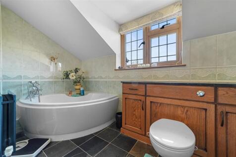 Family Bathroom.JPG