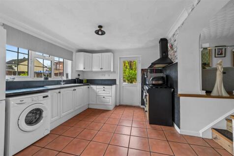 KITCHEN DINING ROOM