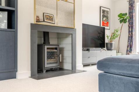 LOG BURNER IN LIVING ROOM