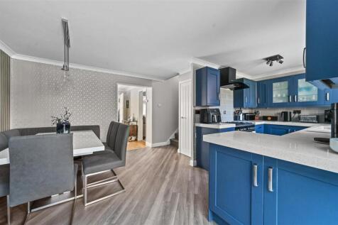 KITCHEN DINING ROOM