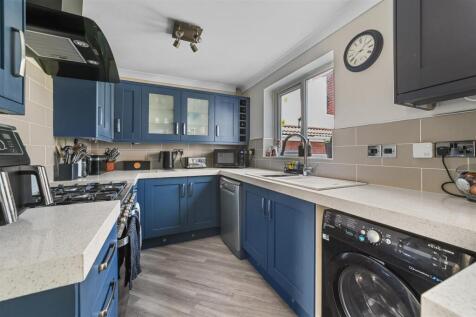 KITCHEN DINING ROOM