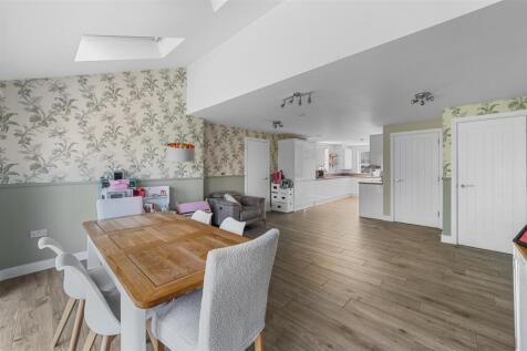 Dining/Family Room