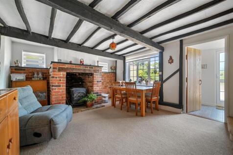 SNUG/DINING ROOM