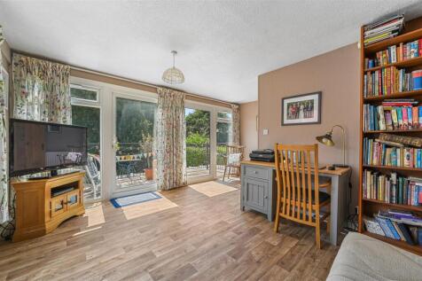 BEDROOM/SUN ROOM