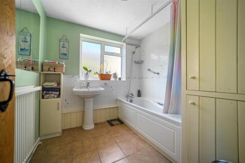 DOWNSTAIRS BATHROOM