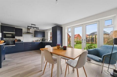 KITCHEN DINING ROOM