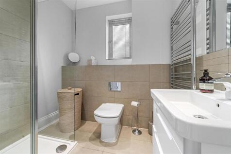 EN-SUITE TO BEDROOM ONE