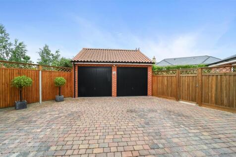 DOUBLE GARAGE
