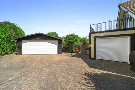 Garage/Driveway